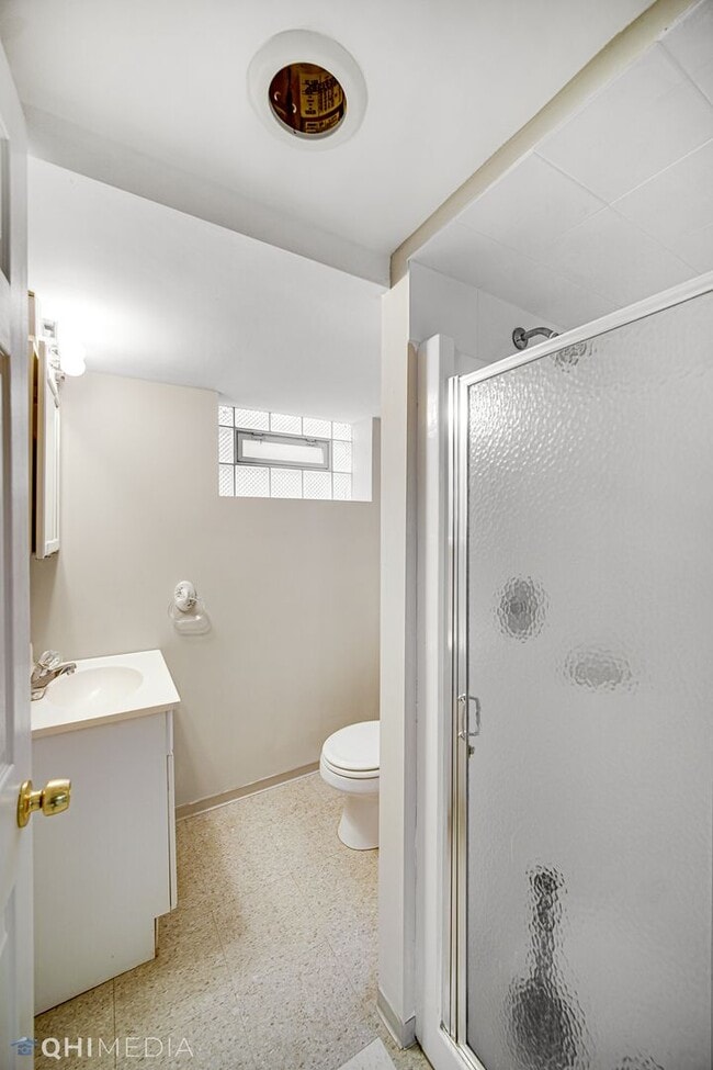 Building Photo - 3 Bed 2 Bath is West Elsdon neighborhood o...