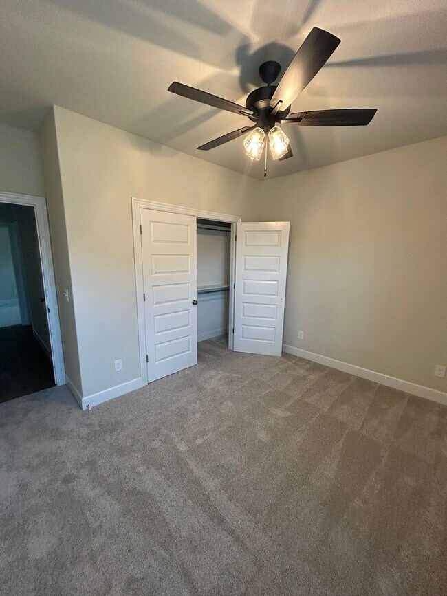 Building Photo - Beautiful Bentonville Home! 4 Bedrooms, 2....