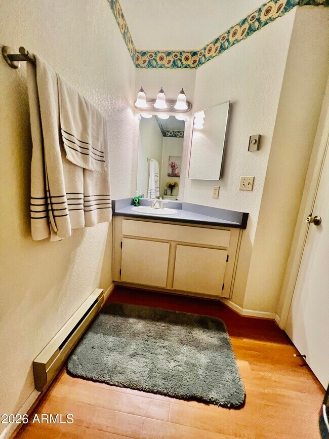 Building Photo - 2700 S White Mountain Rd