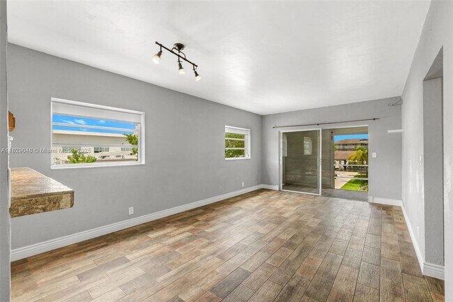 Building Photo - 5800 Margate Blvd