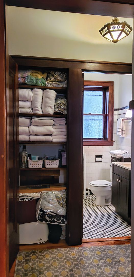 Building Photo - Historic 3 Bedroom in Portage Park