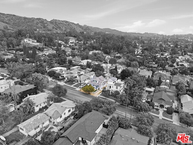 Building Photo - 5226 Rockland Ave