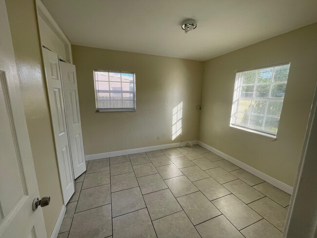 Building Photo - 1316 NW 12th St