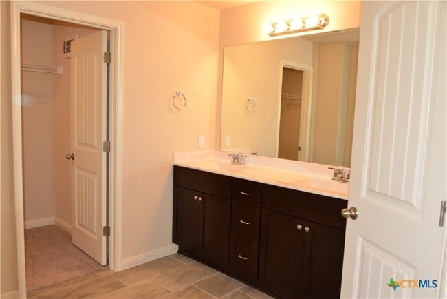 Building Photo - 741 Farmers