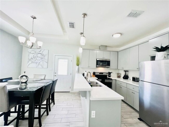 Building Photo - 16 Magnolia Ave