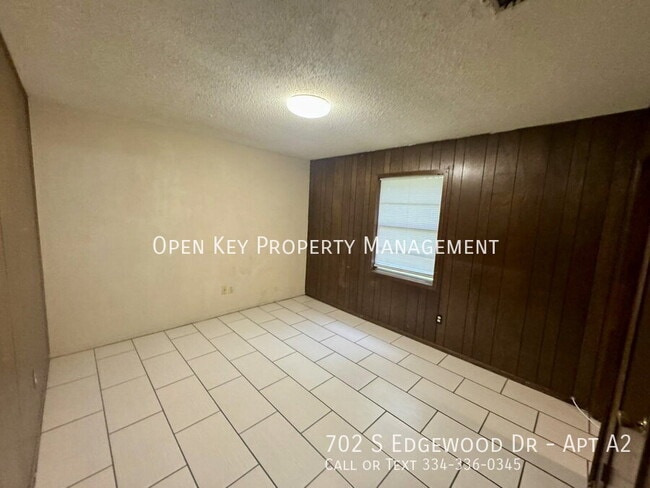Building Photo - 702 S Edgewood Dr