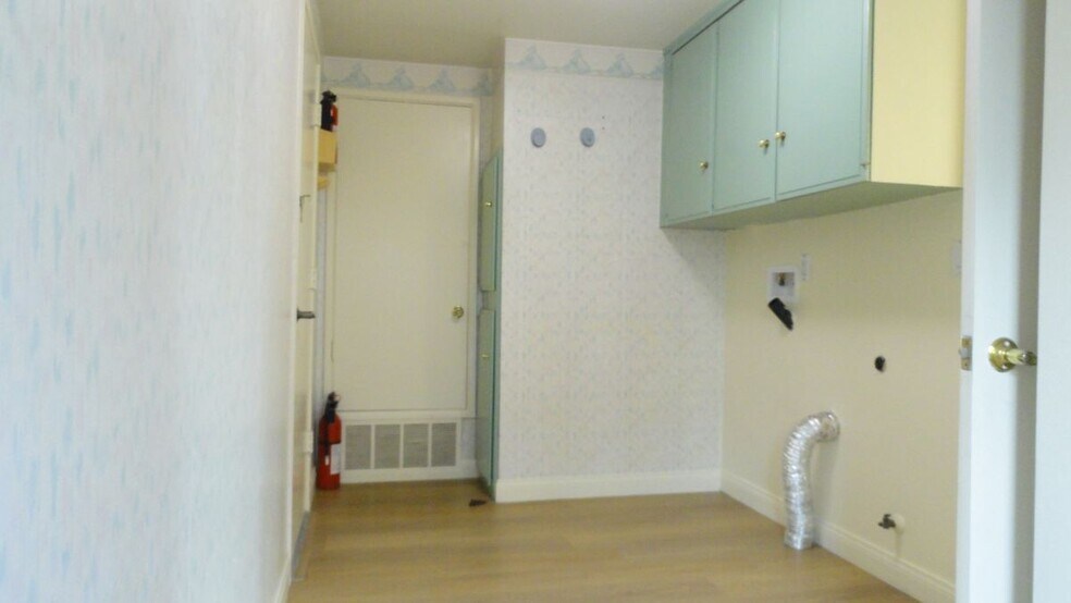 Building Photo - 1100 La Senda Dr
