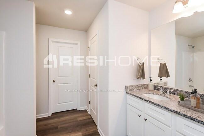 Building Photo - 103 Wellbrook Ct NE