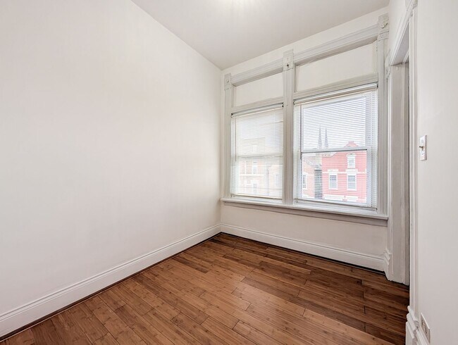 Building Photo - 2025 W Coulter St