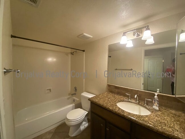 Building Photo - Amazing 5 BD, 3 BA House + Pool! This Oro Valley home has everything! (Lambert/La Canada)