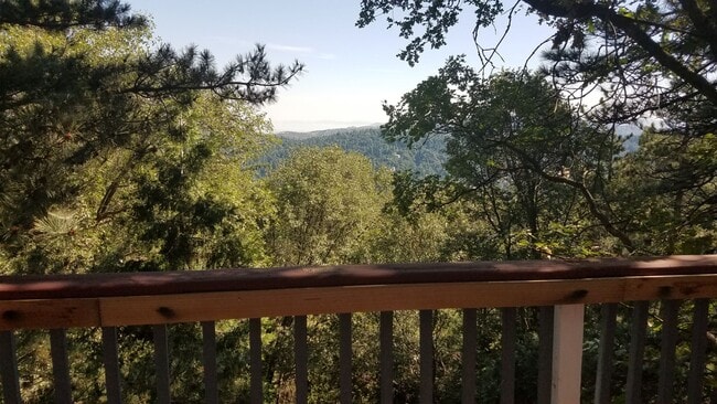 Building Photo - For rent:  2 bedroom, 1 bath house