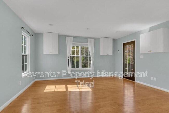 Building Photo - 3391 Valley Crossing Dr