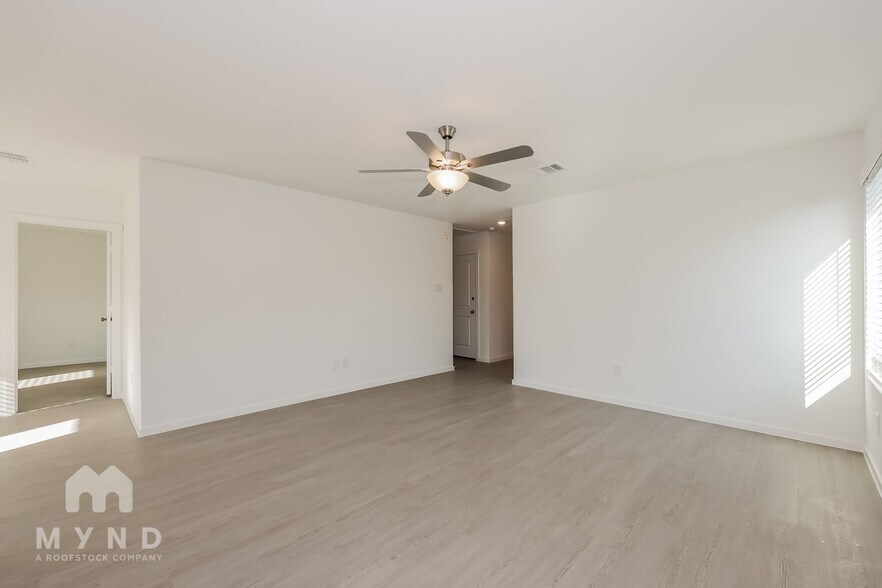 Building Photo - 2712 River Knl Ln