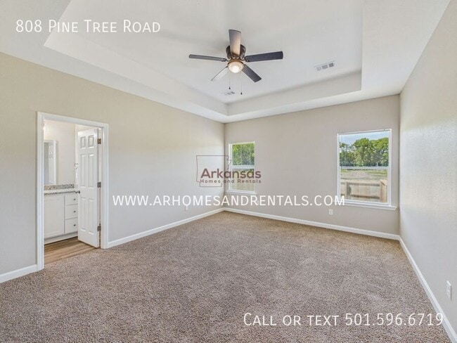 Building Photo - 808 Pine Tree Rd