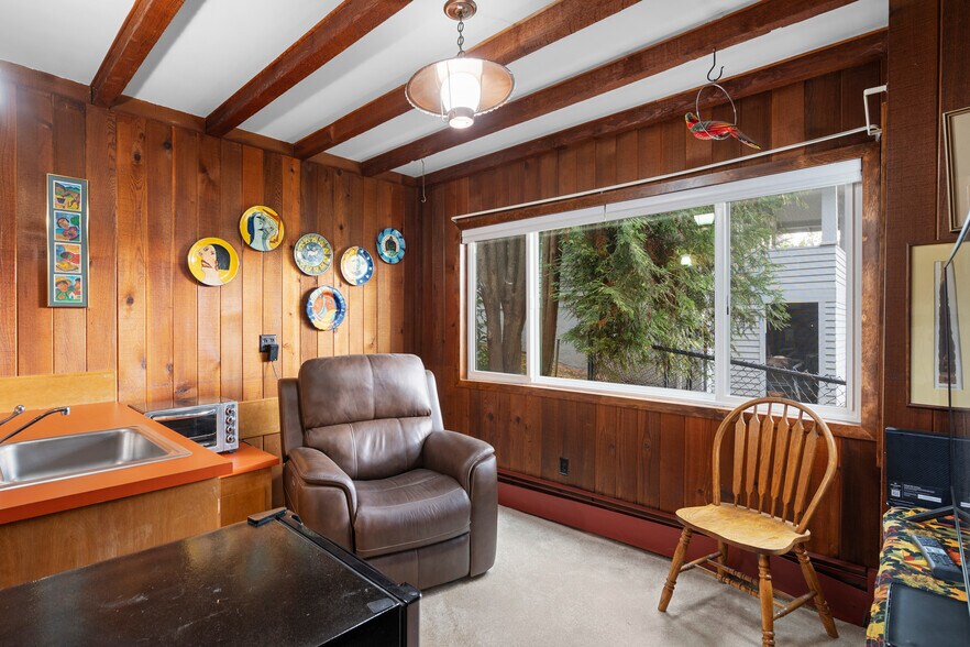 Building Photo - 6008 SW 21st Ave