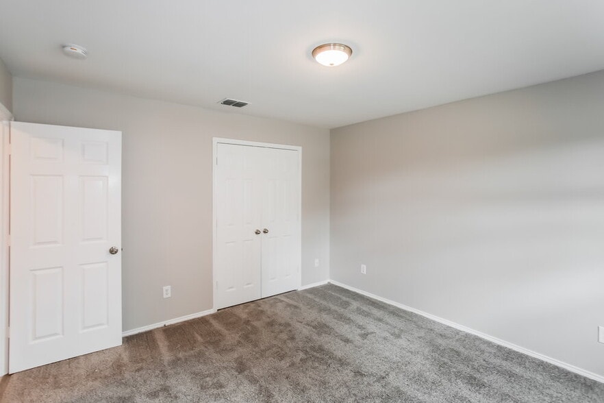 Building Photo - 2005 Burnside Dr