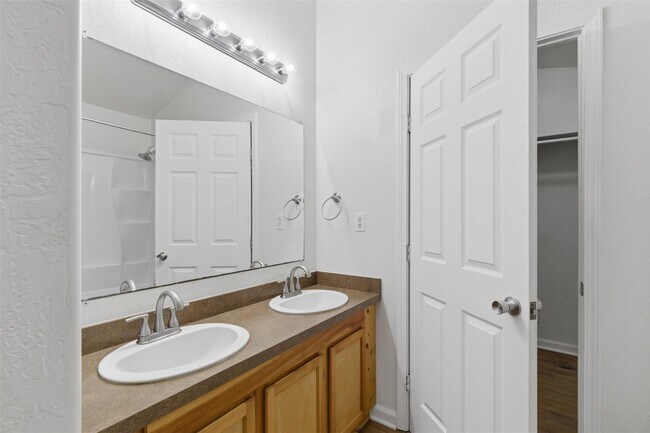 Building Photo - 105 Lazy Ike Ln