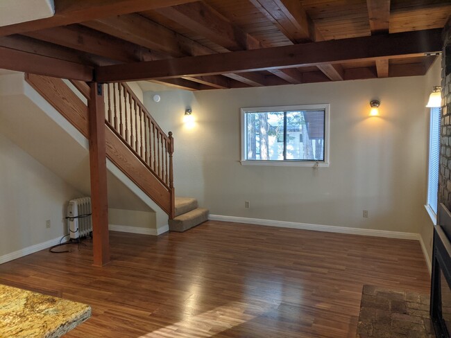 Living room - 614 Glorene Ave