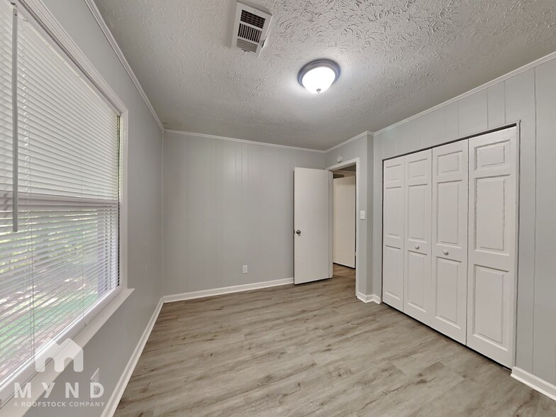 Building Photo - 294 Morris Dr SE