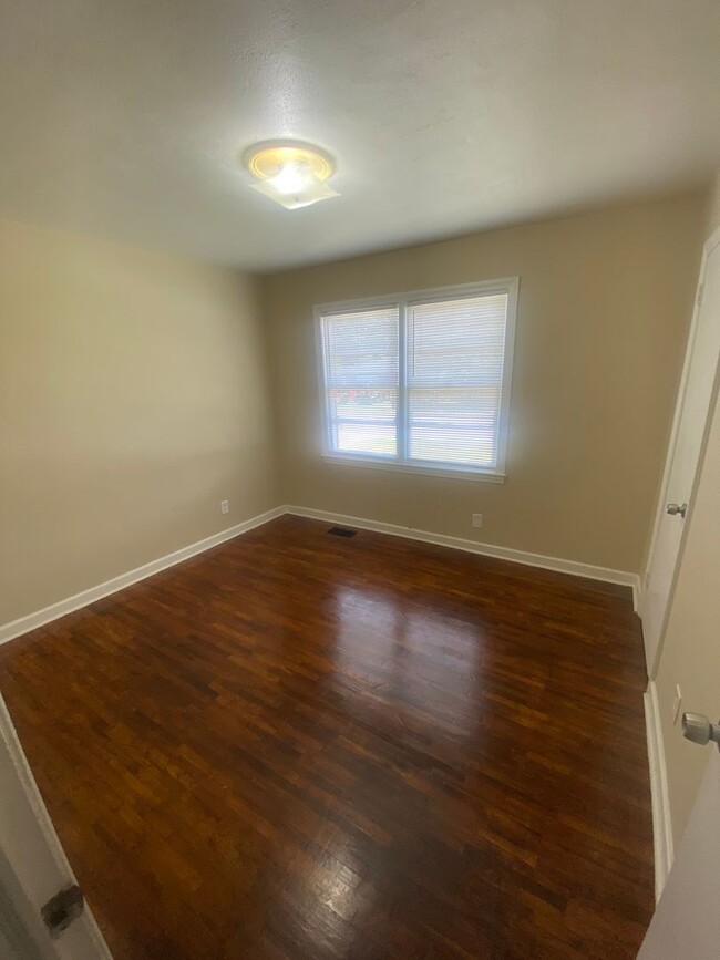 Building Photo - **MOVE-IN SPECIAL**1/2 Rent off 1st Months...