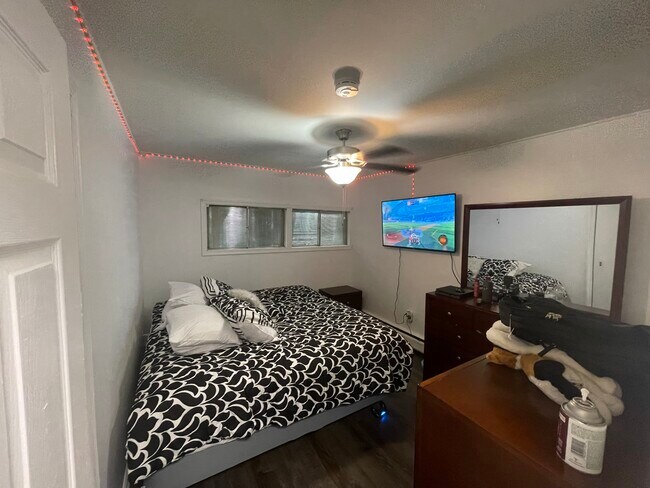 Building Photo - 293 Dogwood Dr