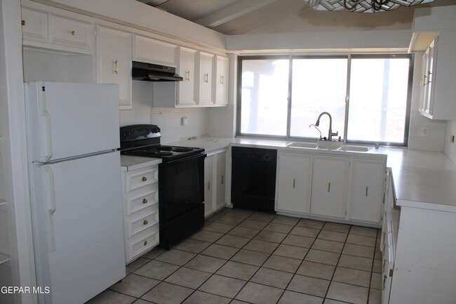 Building Photo - 3000 Parknorth Dr