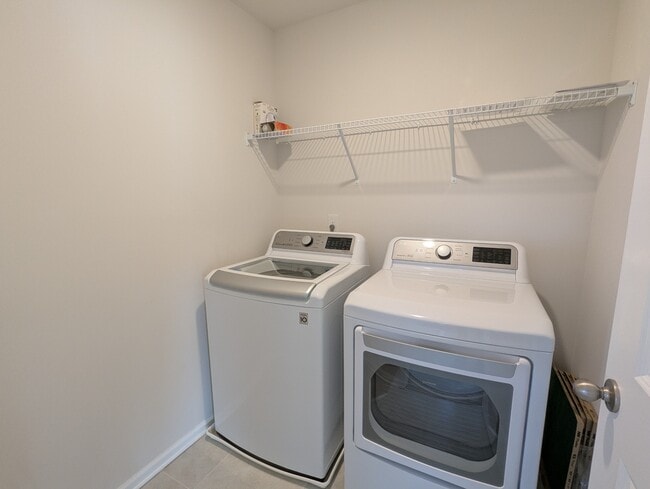 Building Photo - 2 Planters Pl