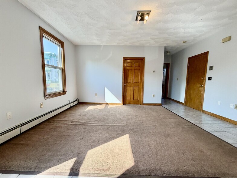 Building Photo - 1236 Cambridge St