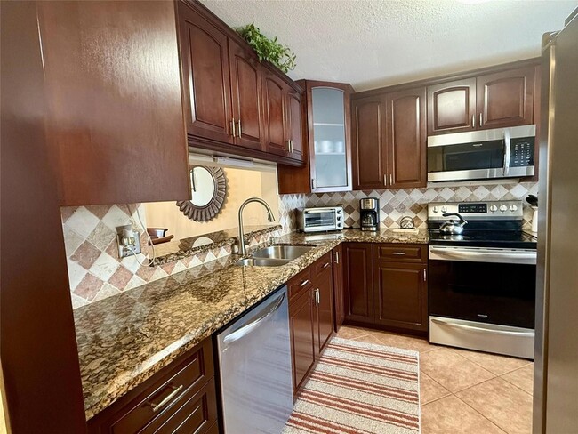 Building Photo - 4725 Lucerne Lakes Blvd E