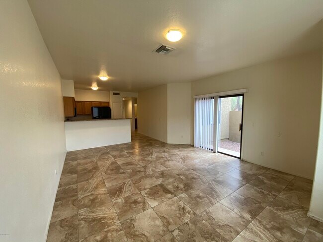 Building Photo - 1251 E Weimer Cir