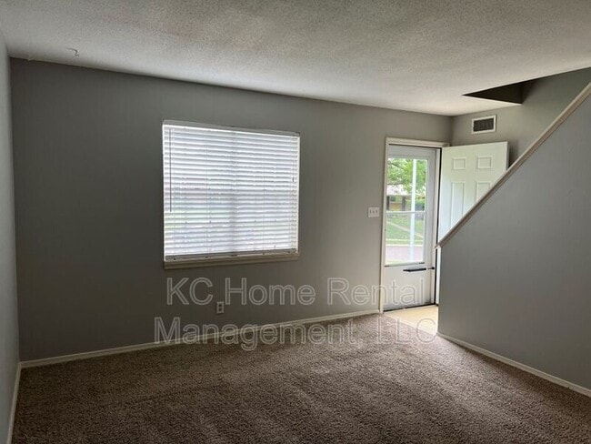 Building Photo - 9338 Bluejacket St