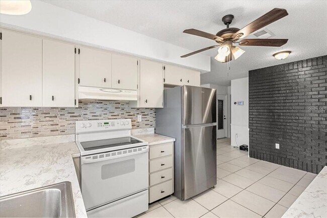 Building Photo - 13013 Sawmill Way