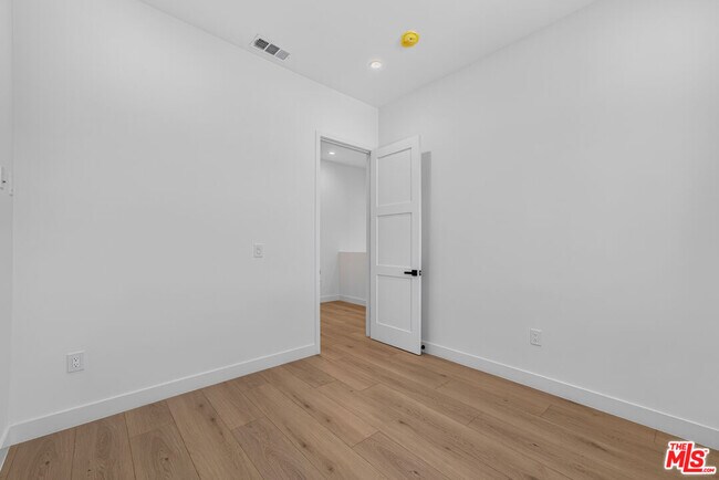 Building Photo - 150 N Carondelet St