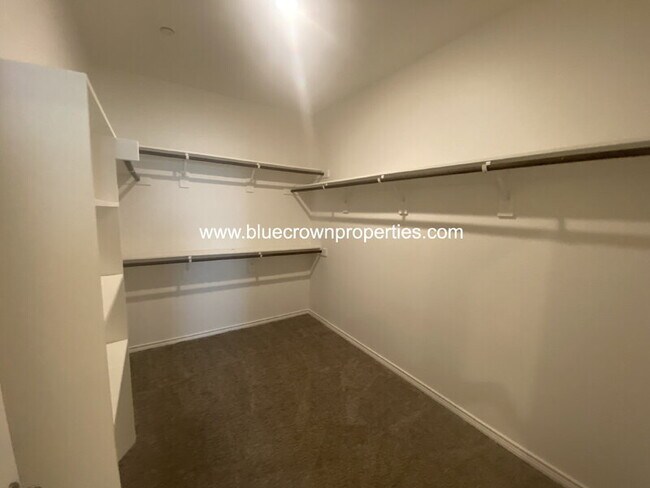 Building Photo - 2431 Klamath Dr
