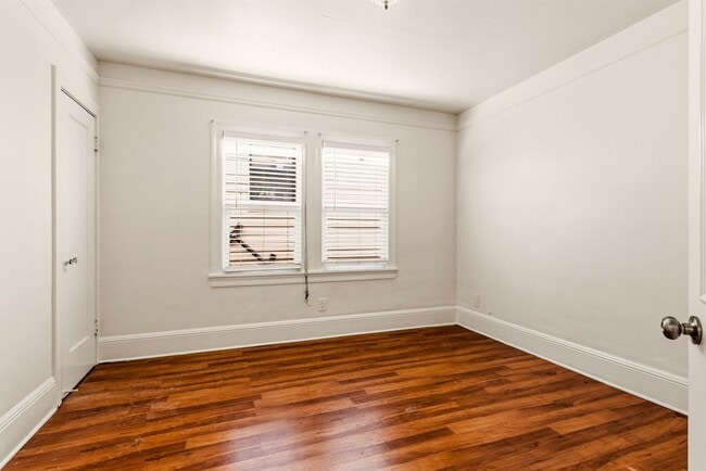 Building Photo - Spacious 3-Bedroom House in Oakland's Meadow Brook