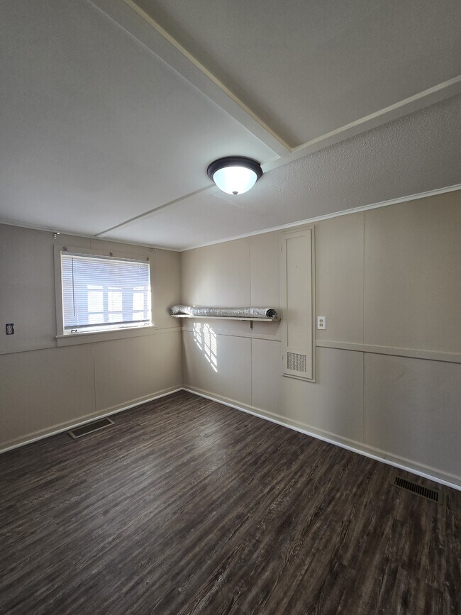 Building Photo - 517 S Vine St