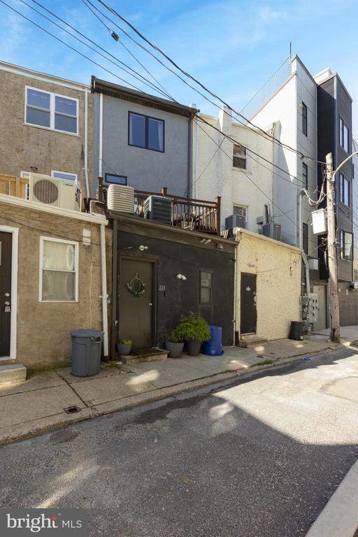 Building Photo - 221 W Girard Ave