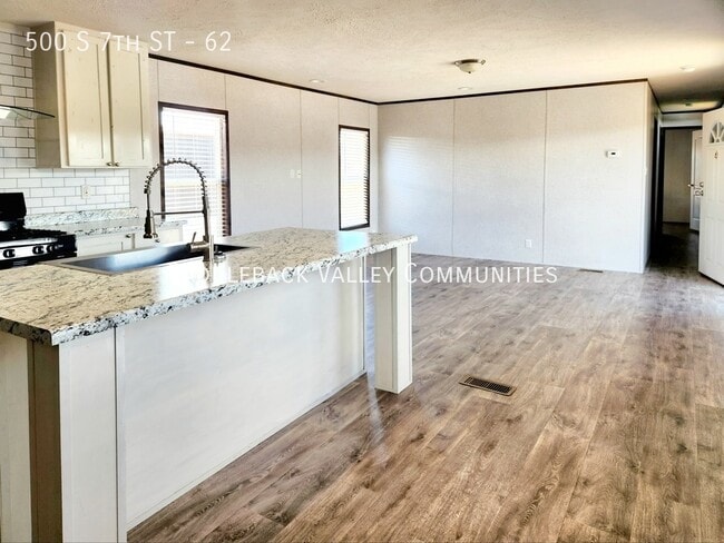 Building Photo - 500 S 7th St