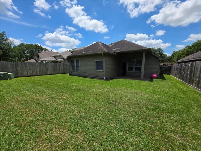 Building Photo - 395 Livingstone Ln