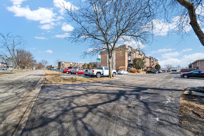 Building Photo - 2300 Beau Monde Terrace