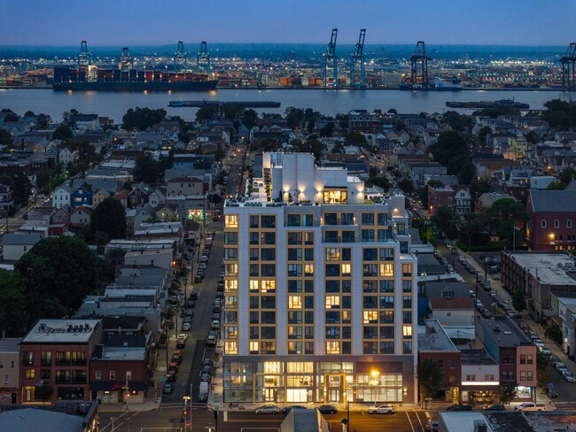 Building Photo - 285 Broadway