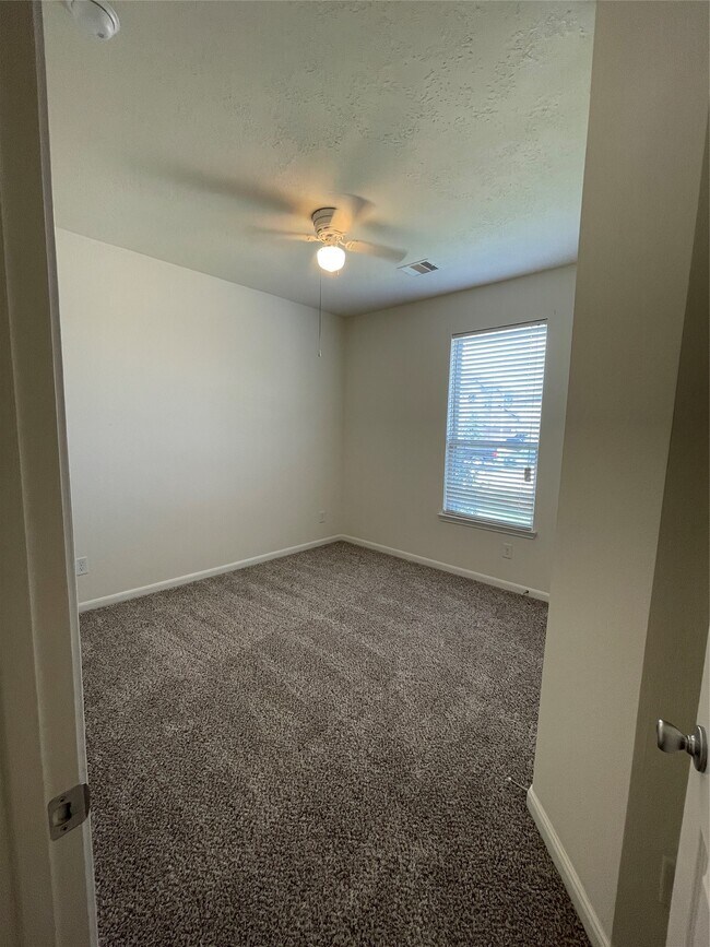 Building Photo - 5006 Pine Ridge Knoll Ct