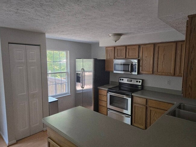 Building Photo - 5586 Talbot Ct