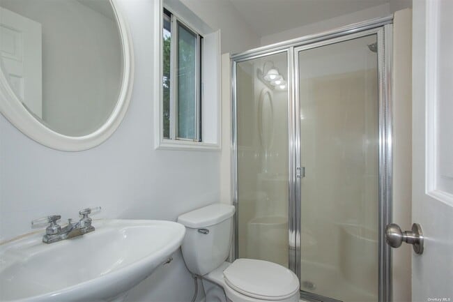 Building Photo - 12 N Ridge Rd