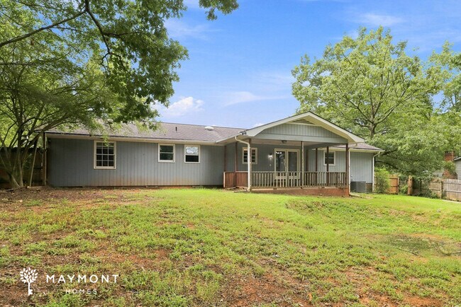 Building Photo - 397 Oakridge Dr SE