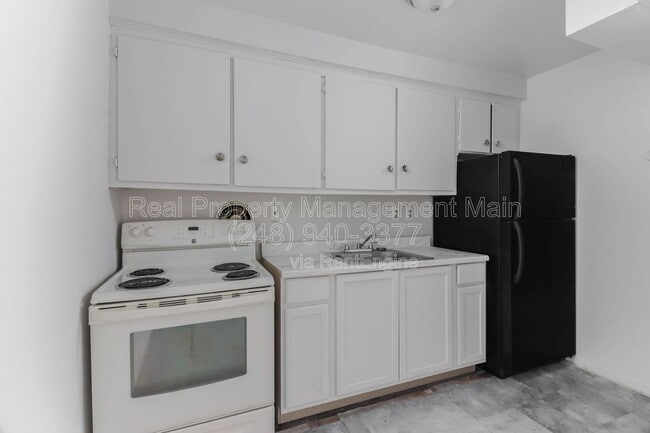 Building Photo - 335 E State Fair Ave