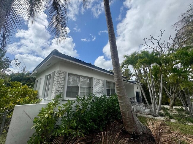 Building Photo - 100 SW 30th Rd