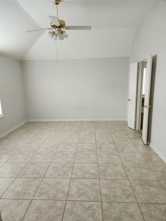 Building Photo - 2314 Hannover Way