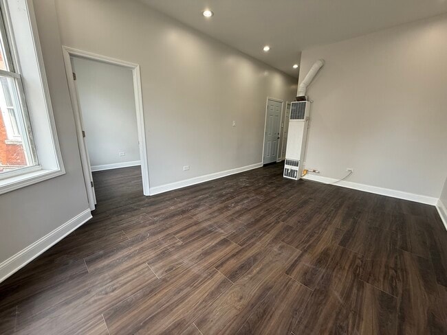 Building Photo - 2533 S Drake Ave