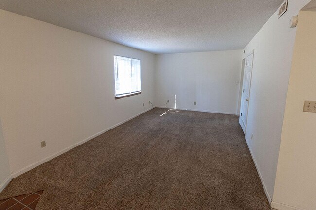Building Photo - 280 Apple Tree Ct
